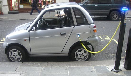 Entro il 2015, boom di auto ibride e prezzi in calo