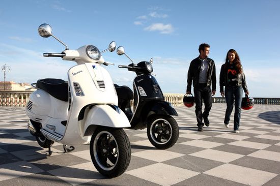 Nuovo spazio Vespa Napoli apre le sue eleganti vetrine