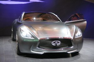 Infiniti Essence la sensualità ibrida di 600 cavalli