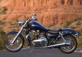 Triumph torna con 1600 cc per la mitica Thunderbird