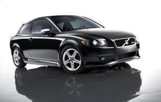 Volvo DRIVe l’ elegante stile R-Design si accompagna all’ efficienza