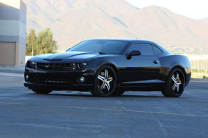 Chevrolet Camaro: una puntatina in boutique e Fesler – Moss la vestono a nuovo