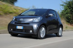 Toyota iQ 1.3: quando le piccole diventano potenti