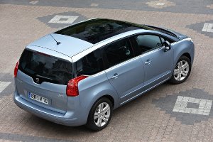 Nuova Peugeot 5008
