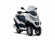 Piaggio MP3 Hybrid: farsi un regalo a due ruote per Natale costa poco